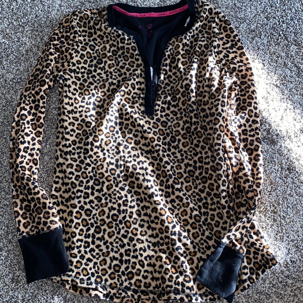 Betsy Johnson lounge top